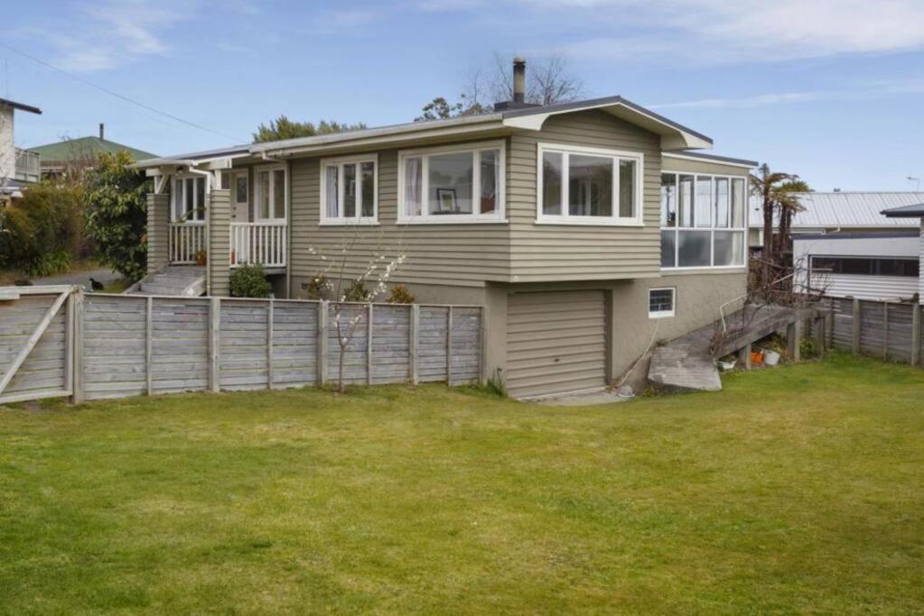 Villa Adventurers Retreat Lago Lago Taupo Exterior foto