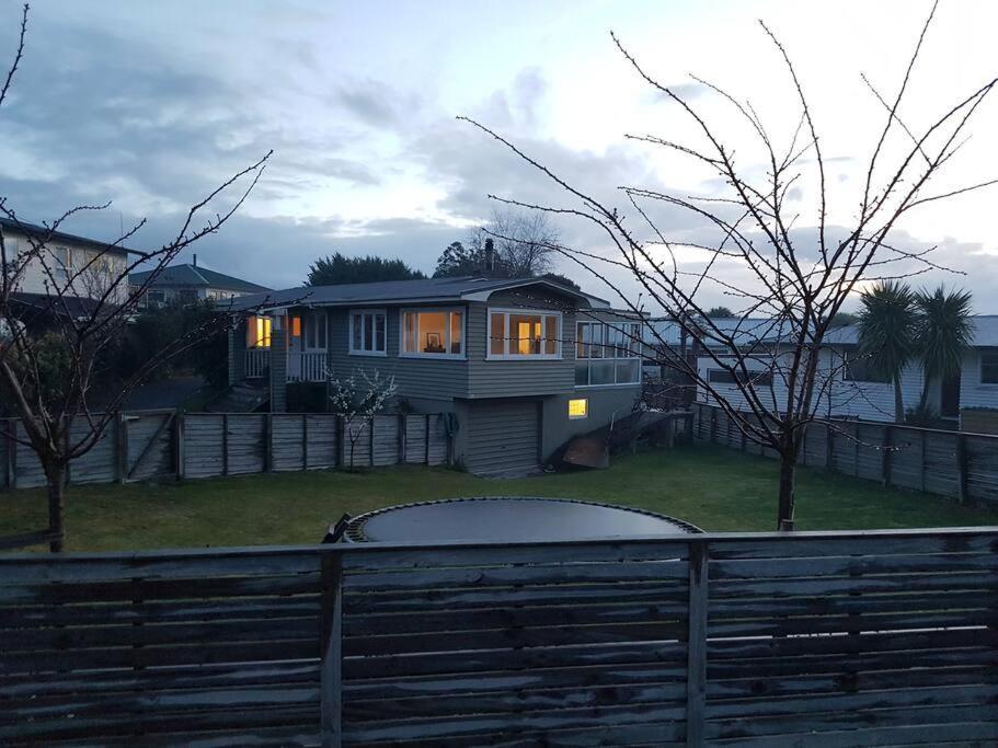 Villa Adventurers Retreat Lago Lago Taupo Exterior foto