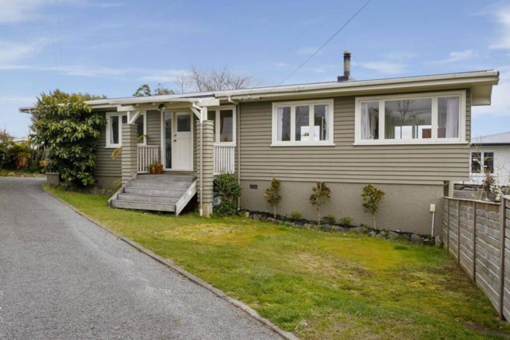Villa Adventurers Retreat Lago Lago Taupo Exterior foto